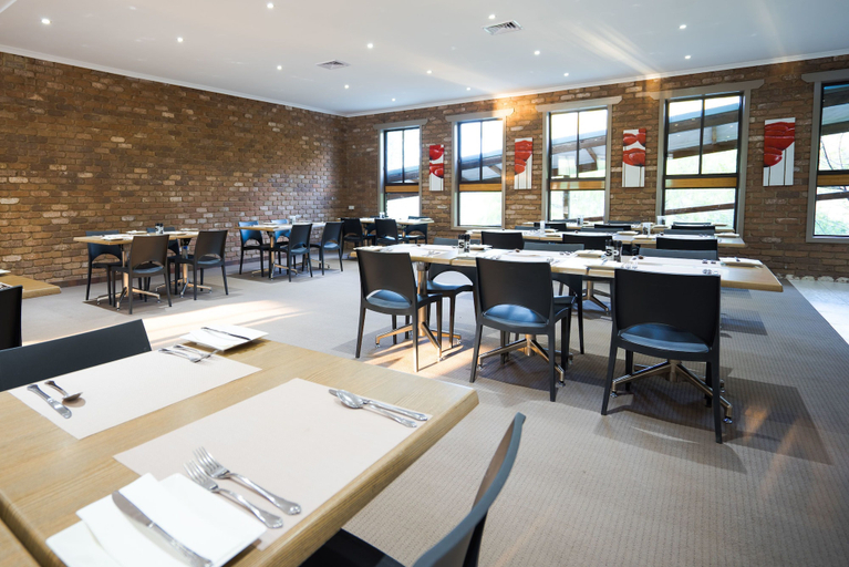 Food & Drinks 5, Farnham Court, Latrobe - Morwell