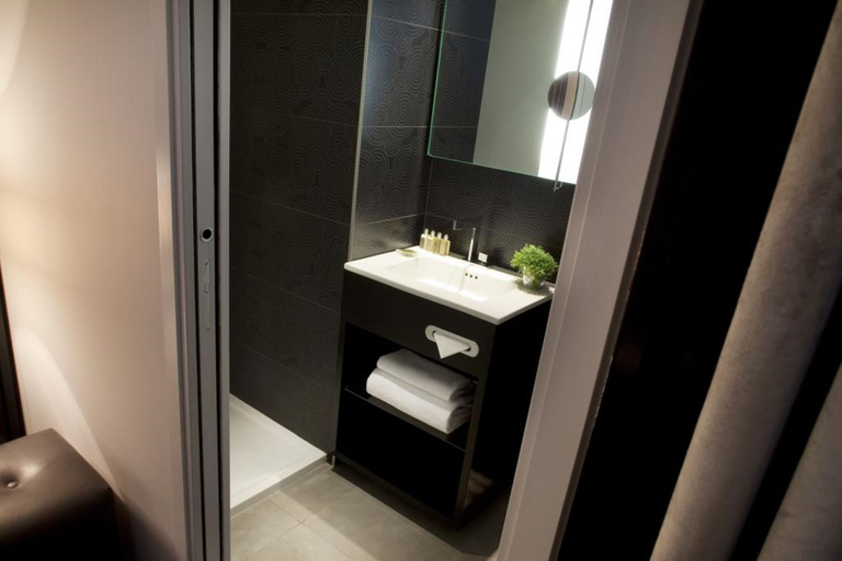 Bathroom 3, Hôtel Caron le Marais, Paris