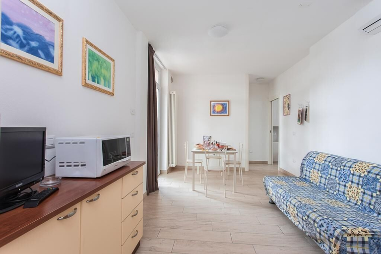 Others 5, Residence Jamaica, Ravenna