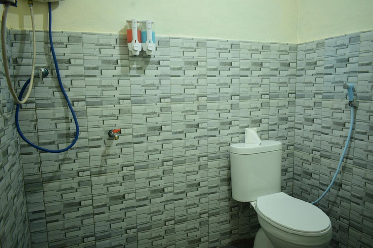 Bathroom, Dodo Dormitory Backpacker, Magelang