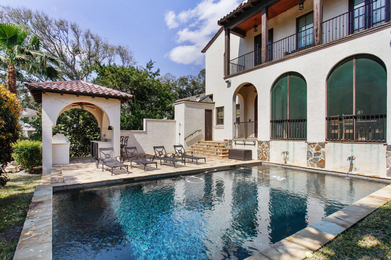 4211 Eleventh Street by Hodnett Cooper, Glynn