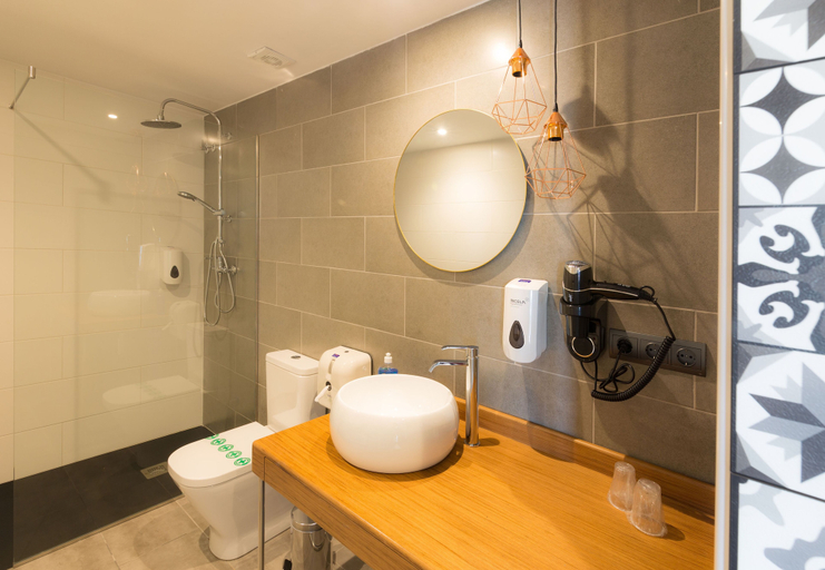 Bathroom 5, Hotel Rec de Palau, Girona