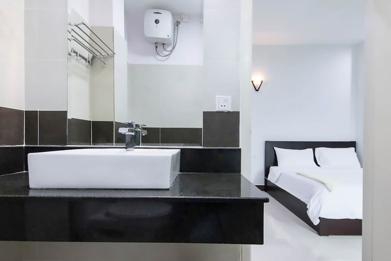 Bathroom 5, La Belle Residence, Mean Chey
