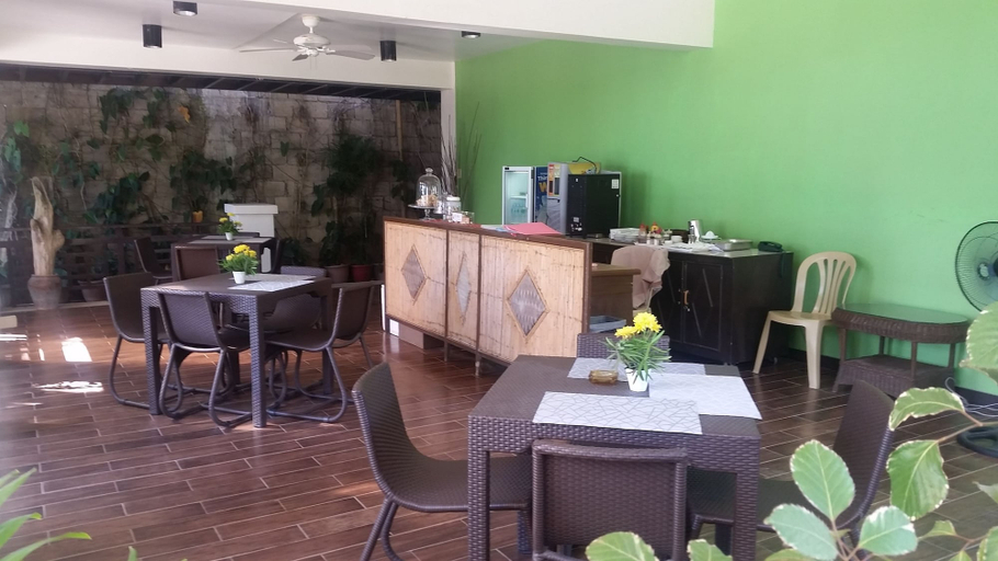 Food & Drinks 4, Residencia Boracay, Malay