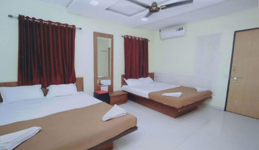 Bedroom 2, Rajhuns Deluxe Lodging, Kolhapur