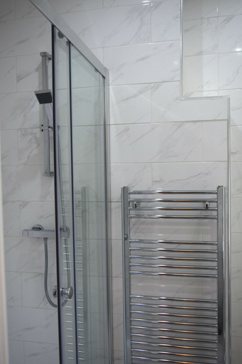 Bathroom 3, The Limes Country Lodge Hotel, Warwickshire