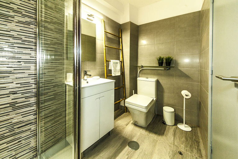 Bathroom 3, B20 - Sun and Pool Apartment, Lagos