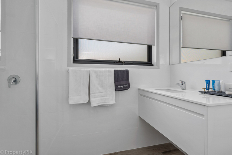 Bathroom 4, Harrison Grove, Sorell