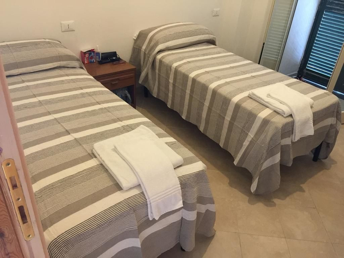Bedroom 3, Harbour View, Napoli