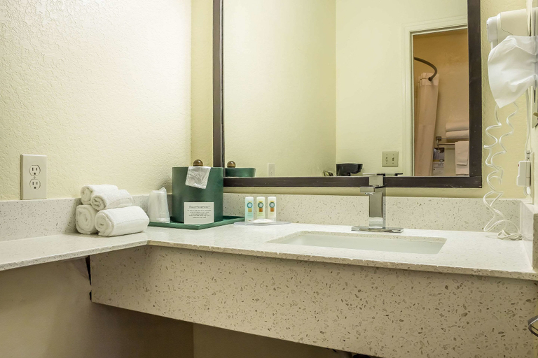 Bathroom 4, Quality Inn Pinetop Lakeside, Navajo