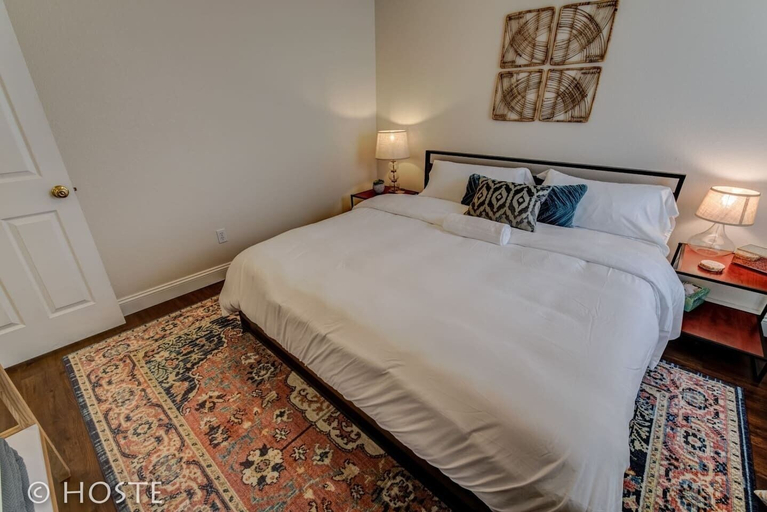 Bedroom 3, Romantic Getaway King Bed 1min to Restaurants!, El Paso
