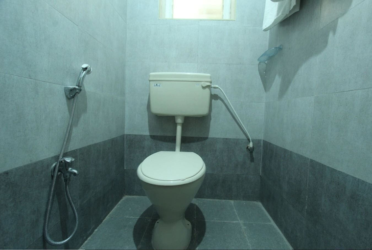 Bathroom 5, JR Guest Home, Coimbatore