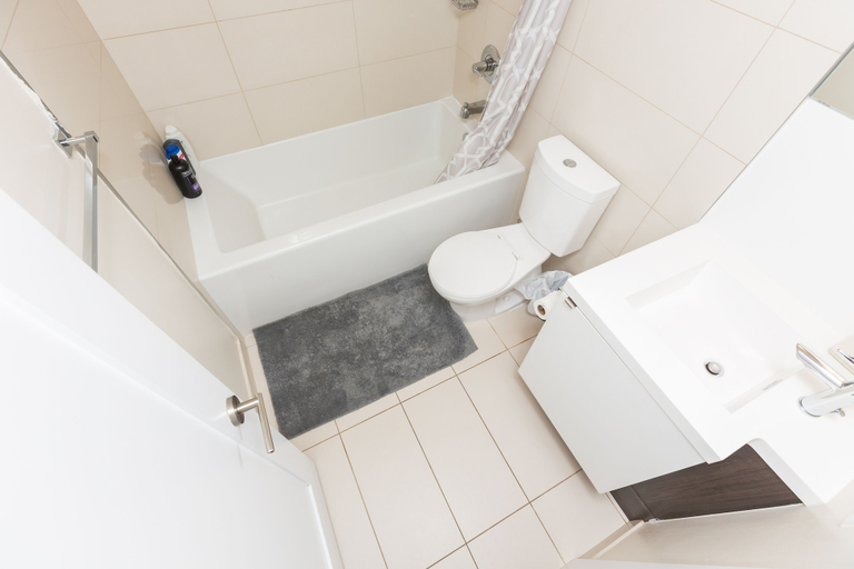 Bathroom 2, The Front Apartments, Toronto
