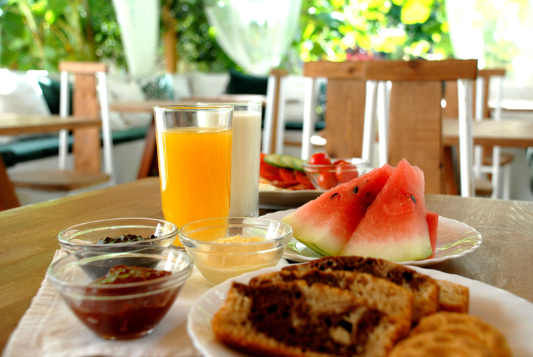 Food & Drinks