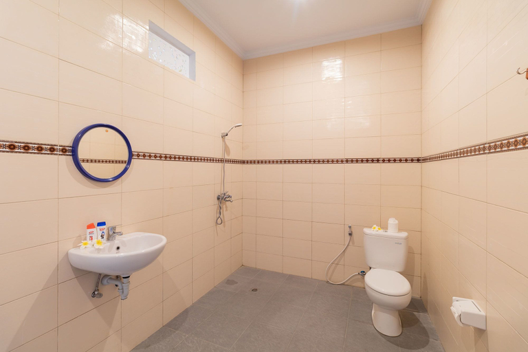 Bathroom 5, Kusuma Guesthouse, Badung