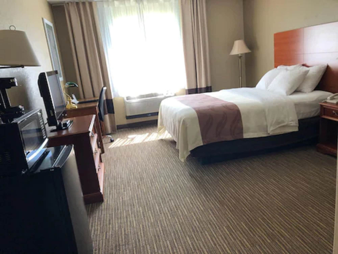 Bedroom 3, Quality Inn & Suites New Castle, Lawrence