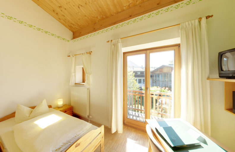Bedroom 3, Hotel Jäger von Fall, Bad Tölz-Wolfratshausen