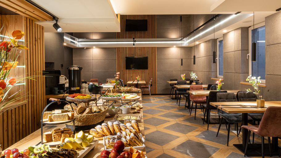 Food & Drinks 5, Wrota Chalubinskiego, Tatra