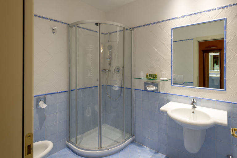 Bathroom 4, Davanzati, Florence