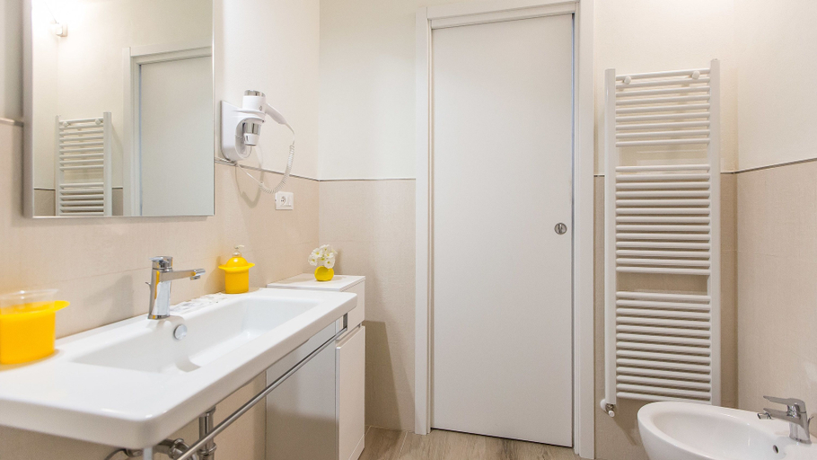 Others 2, Rental In Rome Trastevere White Apartment, Roma