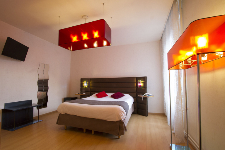 Bedroom 4, Brit Hotel Roanne - Le Grand Hotel, Loire