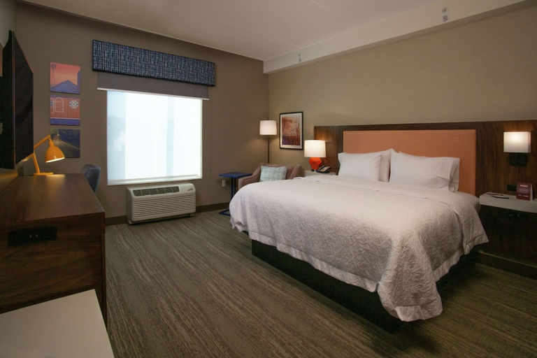 Bedroom 3, Hampton Inn & Suites Kutztown, Berks