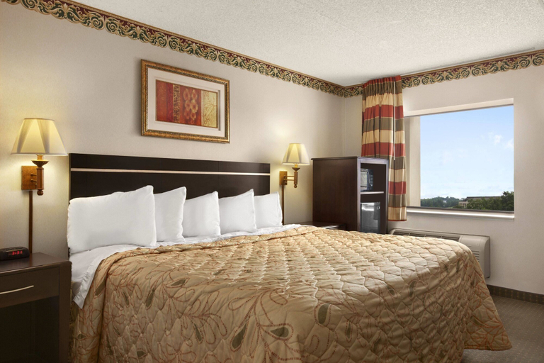 Bedroom 3, Days Inn By Wyndham Grantville, Dauphin