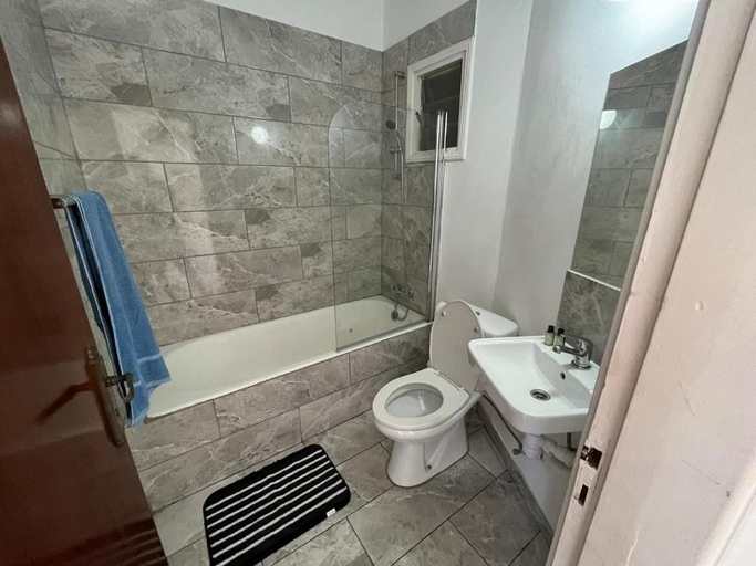 Bathroom 2, Pan Marie Apartments