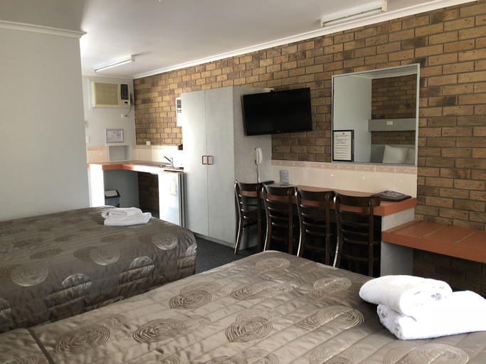 Bedroom 4, True Blue Motor Inn, Rockhampton