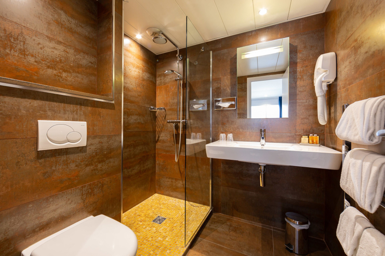 Bathroom 4, Hôtel 15 Montparnasse, Paris