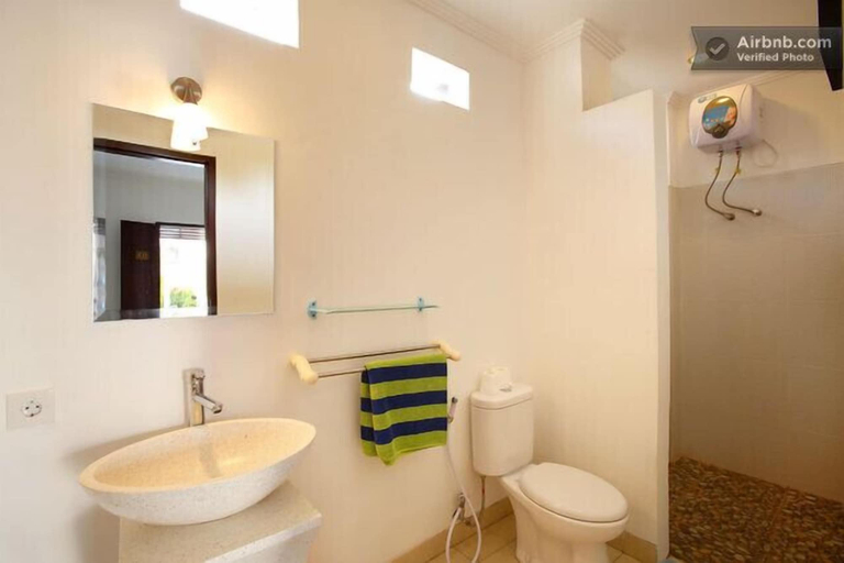 Bathroom 3, Sanur Guest House, Denpasar