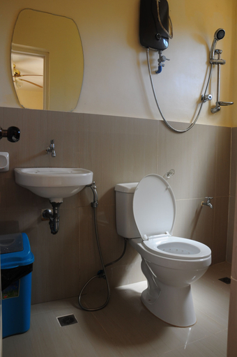 Bathroom 4, Jim's Castle Inn, Coron