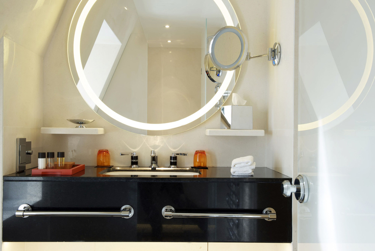 Bathroom 4, Hôtel Montaigne, Paris