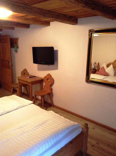 Bedroom 2, Landhotel Vordergrub, Kitzbühel