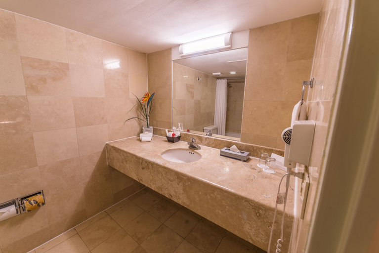 Bathroom 3, Ramada Hola Culiacan, Culiacán