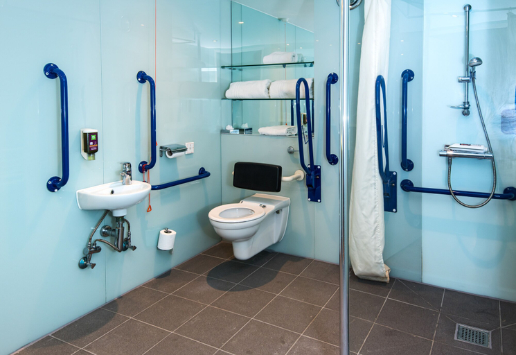 Bathroom 5, ibis Styles Crewe, Cheshire East