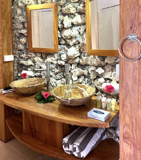 Bathroom 4, Coco Beach Resort, Pango