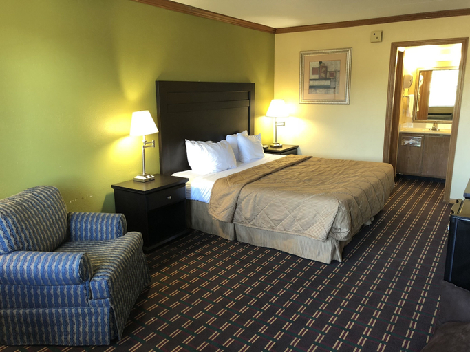 Bedroom 5, Americas Best Value Inn Maumee Toledo, Lucas