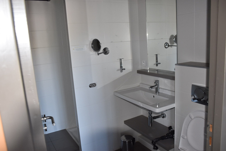Bathroom 4, Adonis Lyon Dock Ouest, Rhône