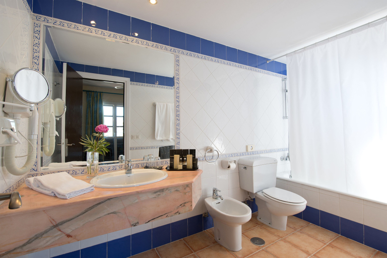 Bathroom 5, Hotel BlueBay Banús, Málaga