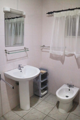 Bathroom 4, Lapasyans Self-Catering