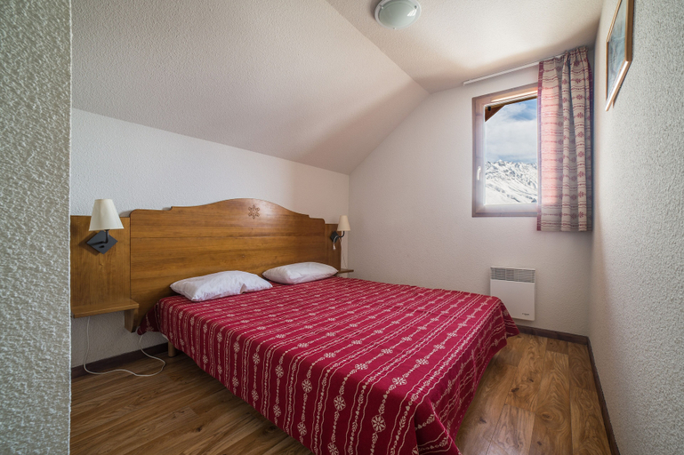 Bedroom 3, Noemys Les Chalets du Hameau des Aiguilles, Savoie