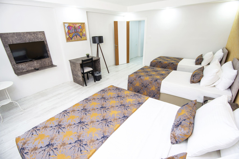 Bedroom 3, The Breeze Hotel, Merkez