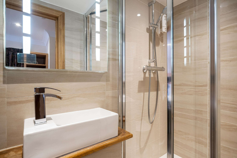 Bathroom 4, Comfort Inn Hyde Park, London