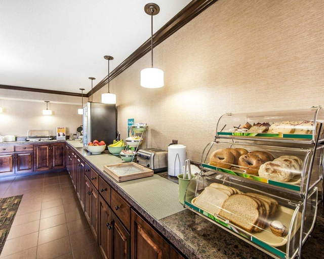 Food & Drinks 5, Quality Inn Chillicothe, Ross