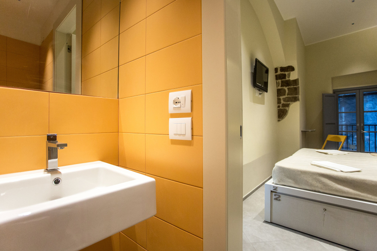 Bathroom 5, Little Italy Boutique Hostel, Perugia
