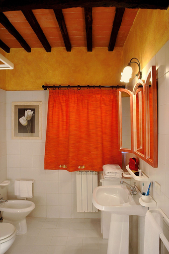 Bathroom 4, Fattoria Casabianca, Siena