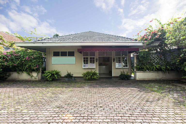 Exterior & Views 2, RedDoorz near Gondangdia Station, Central Jakarta