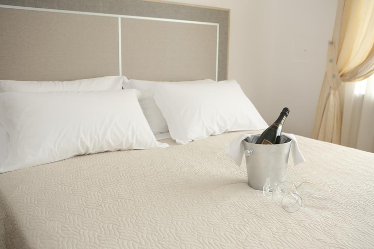 Bedroom 3, Champagne Rooms, Brescia