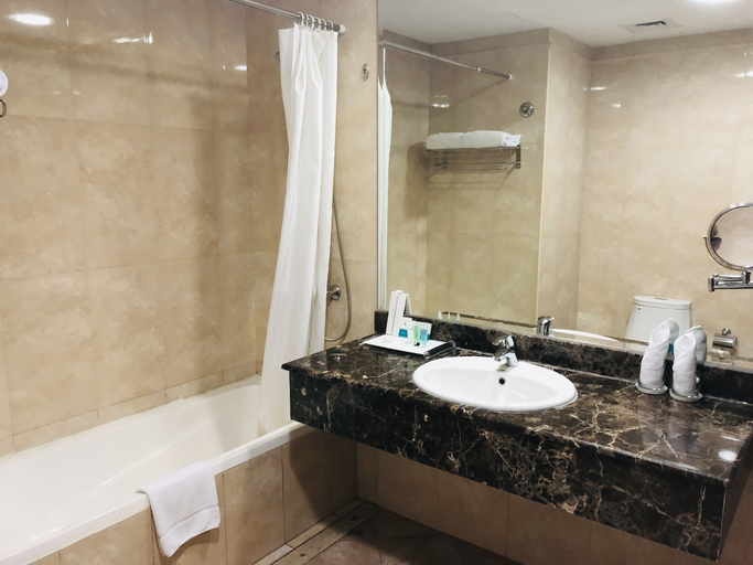 Bathroom 5, Gokulam Park Doha, Doha